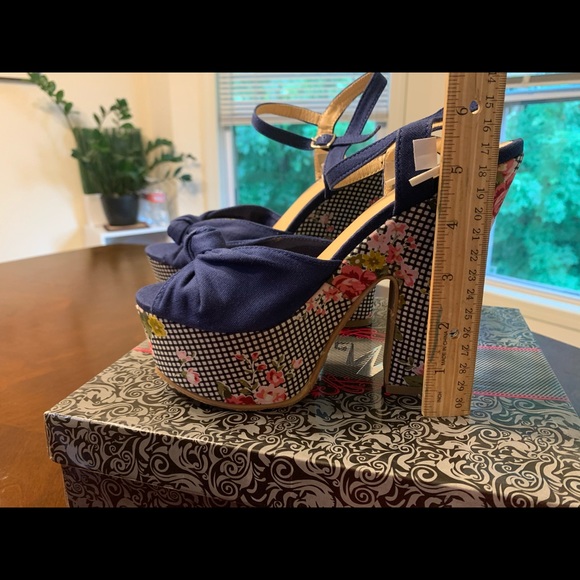 Shoes - Picture 3 of 3